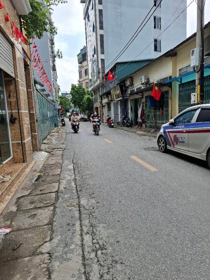 FrontHouse Chùa Quỳnh 210m² giá 4 tỷ - Mặt tiền khủng, kinh doanh sầm uất!