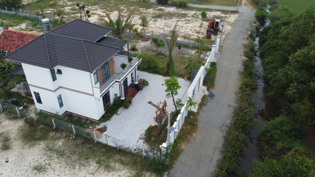 Căn villa sân vườn nghỉ dưỡng Phước Hội, La Gi 1950m² giá 9 tỷ - Đầu tư lý tưởng!