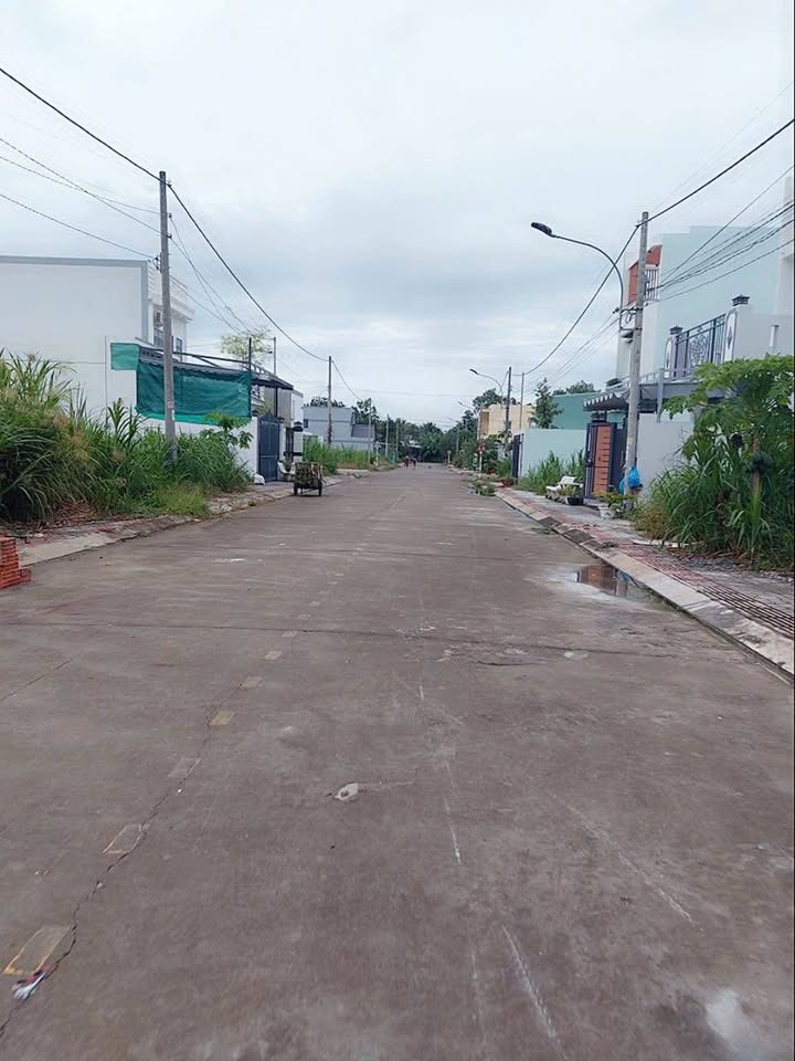 Nhà phố Phú Nhuận, Bến Tre 110m² giá 1.95 tỷ - Hướng Tây Nam, đầy đủ nội thất!