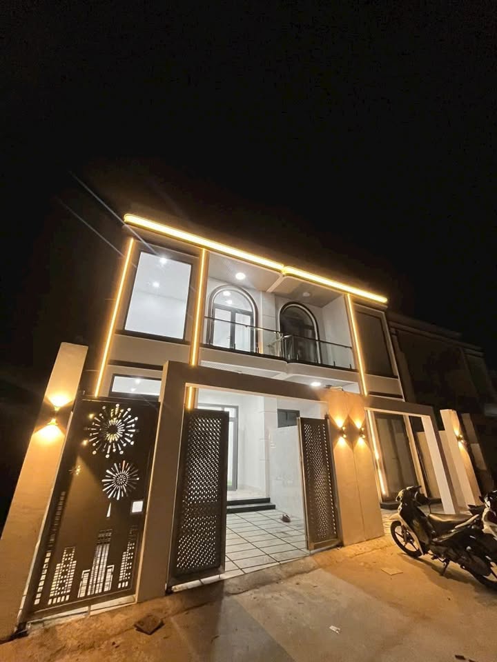 Nhà 1 Trệt 1 Lầu Mới Xây Phường Phước Hậu, Vĩnh Long 99m² giá 3.2 tỷ - Sẵn sàng vào ở!