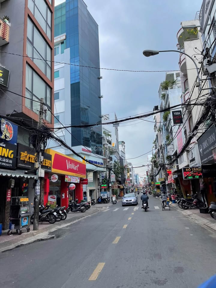 Nhà Mặt Tiền Trường Sơn, Quận 10 - Diện tích 70m², Giá 19 tỷ - Kinh doanh sầm uất!