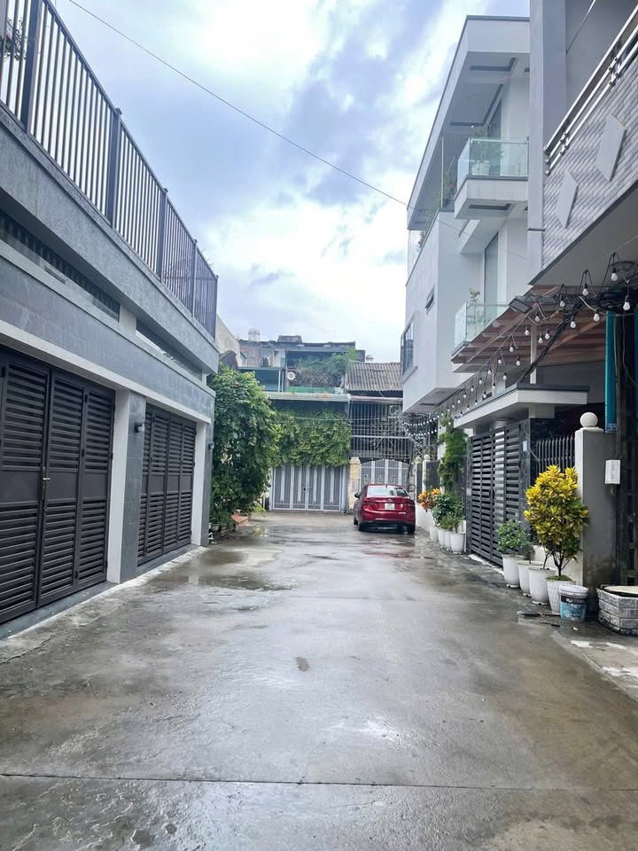 Nhà 2 tầng Tân Thịnh, Hòa Bình 99m² giá 2.2 tỷ - Ô tô tránh nhau!