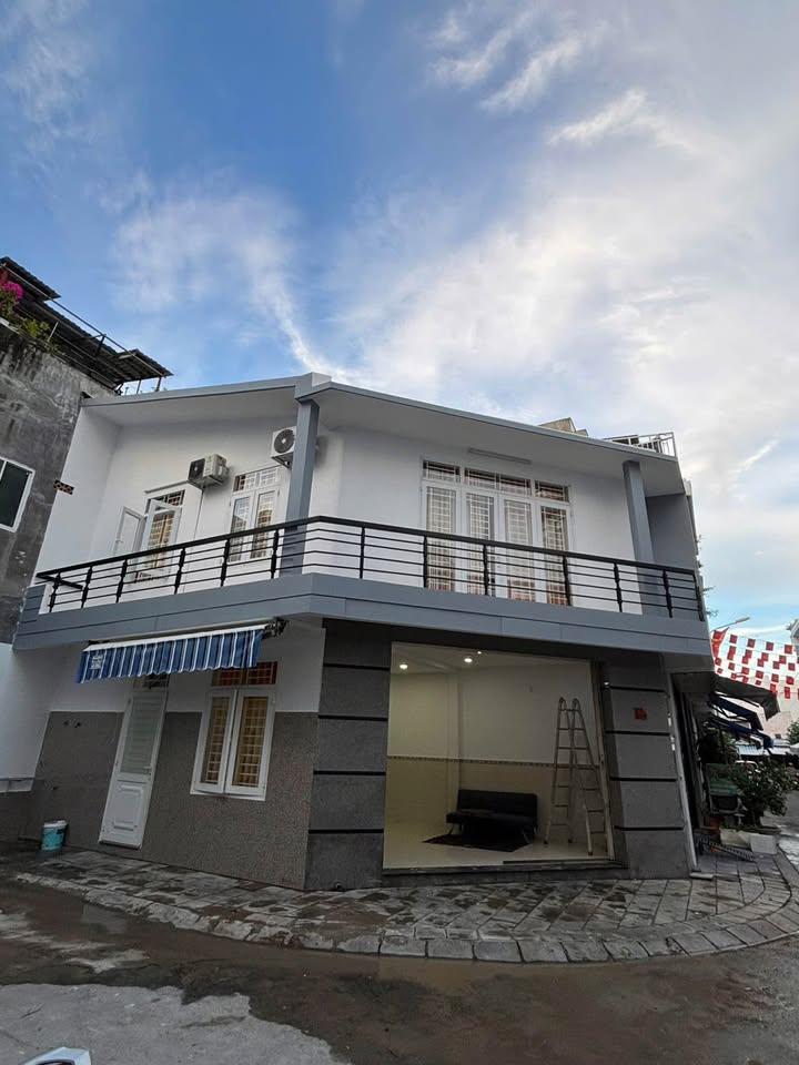 Nhà 2 tầng góc 2 mặt tiền TĐC VCN Phước Hải 42m² giá 5.8 tỷ - Cơ hội hiếm có!