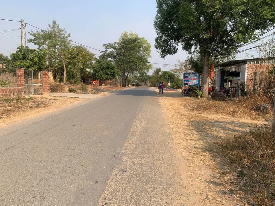 Nhà cấp 4 đường QL24, xã Đăk Blà, TP Kon Tum 490m² giá 1 tỷ - Kinh doanh thuận lợi!