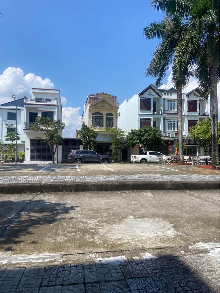 Nhà 2 tầng đường Nguyễn Chí Phương, 90m², giá thỏa thuận - View công viên thoáng mát!