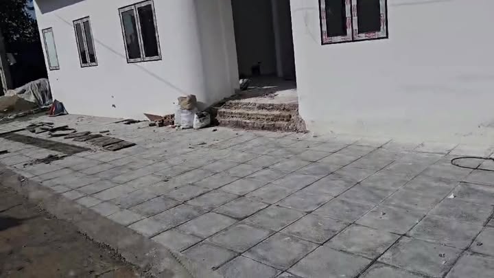 Nhà C4 Mới Tinh tại Ngã Tư Trần Hưng Đạo, Móng Cái 100m² giá 2 tỷ - Sẵn sàng vào ở!