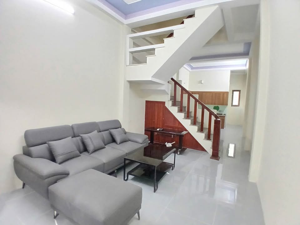 Nhà 3 tầng Hạc Thành, Đông Vệ 60m² giá 2 tỷ - Đón gió mát quanh năm!