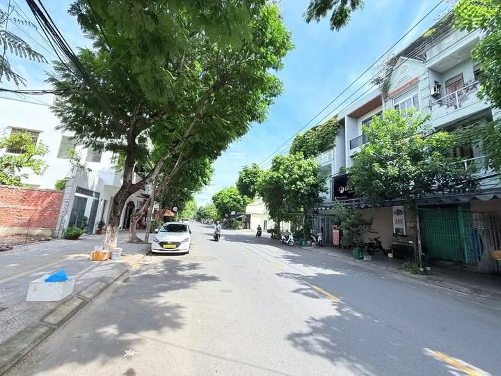 Nhà mặt tiền kinh doanh Đà Nẵng 100m² giá 8,22 tỷ - Lô góc 2 mặt tiền thuận lợi!
