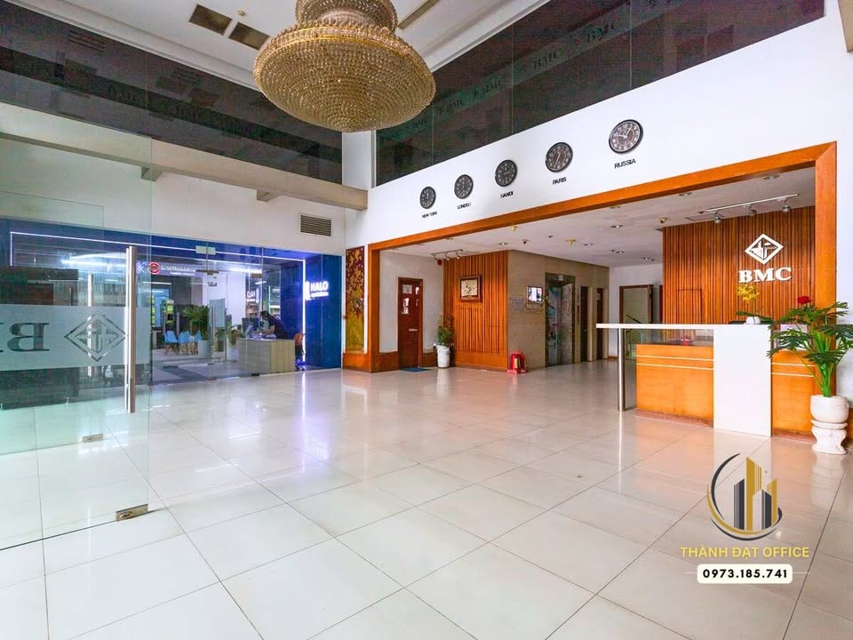 Cho thuê văn phòng mặt tiền Võ Văn Kiệt, Quận 1 - Diện tích lớn 800m², giá chỉ 12$/m²