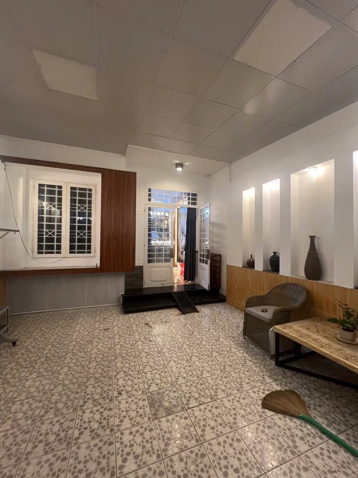 Nhà cho thuê KDC Hiệp Thành 3 100m² giá 8 triệu - An ninh tốt, đầy đủ nội thất!