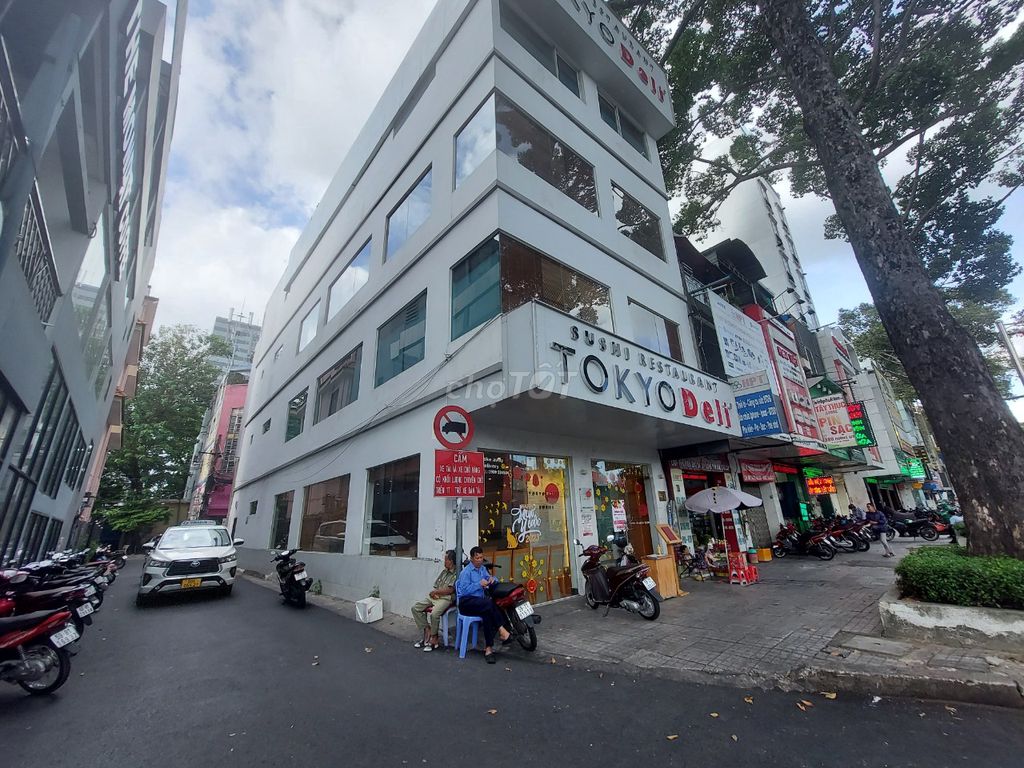 Cho thuê góc 2MT 100 Lê Thánh Tôn, Quận 1 - Diện tích 100m², giá 110 triệu/tháng!