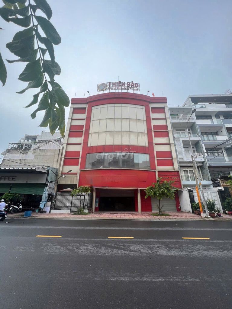 Cho thuê nguyên tòa nhà Trần Văn Kiểu Quận 6, diện tích 450m² - Giá thuê 180 triệu/tháng!