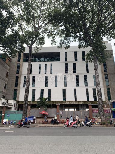 Tòa nhà văn phòng cho thuê tại Phú Nhuận 1200m² giá 150 triệu - Kinh doanh lý tưởng!