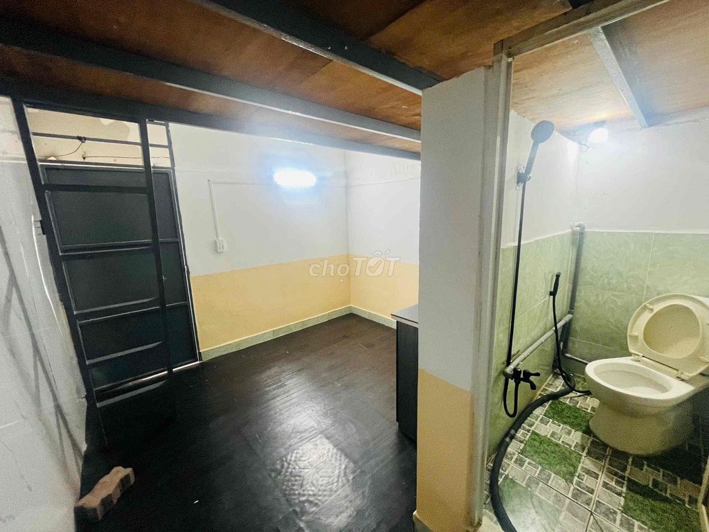 Phòng cho thuê Tùng Thiện Vương, Quận 8, 25m² giá 2.7 triệu - Gác cao, giá rẻ