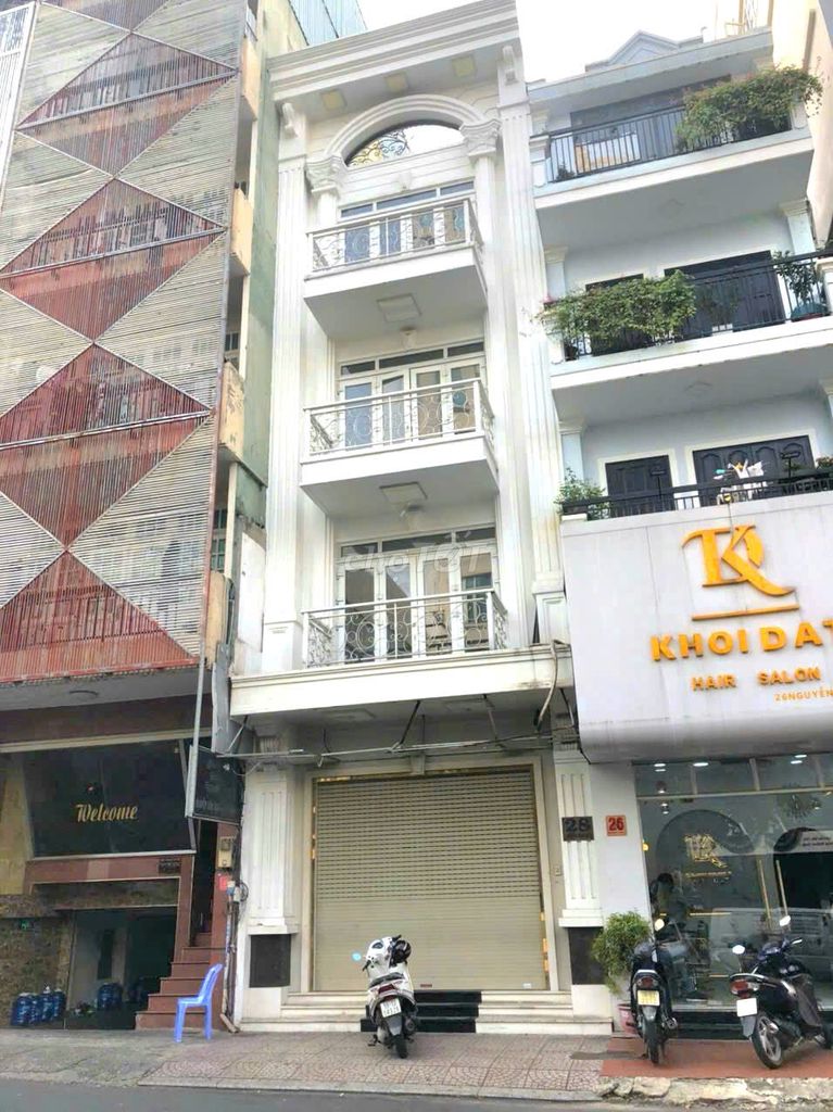 Cho thuê nhà đẹp mặt tiền 39A Nguyễn Trãi, Bến Thành, Quận 1 - Vị trí vàng cho kinh doanh!