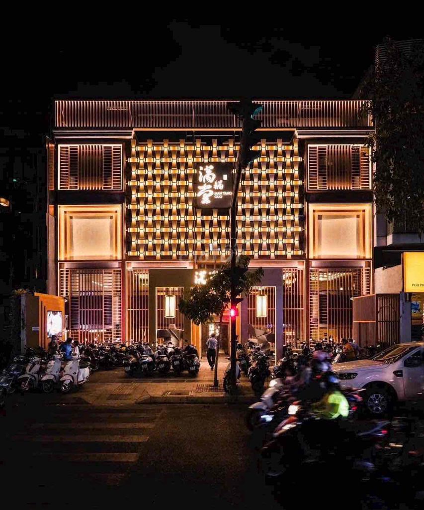 Cho thuê tòa nhà mặt tiền Phan Xích Long, Phú Nhuận 150m² - Kinh doanh sầm uất!