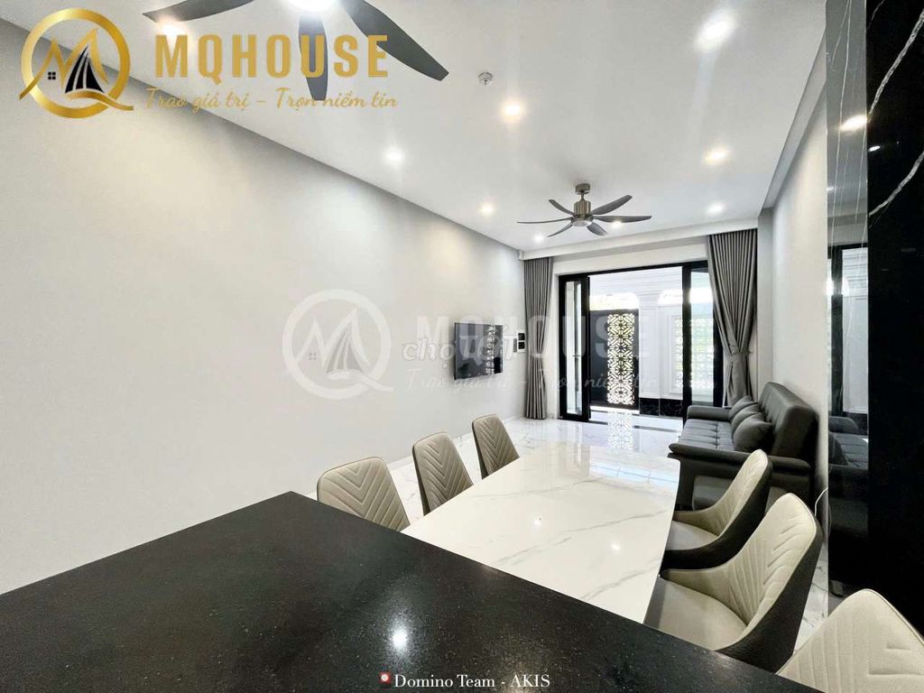 Cho thuê căn hộ 2PN tại Lý Chính Thắng, Quận 3 - Trang bị nội thất cao cấp