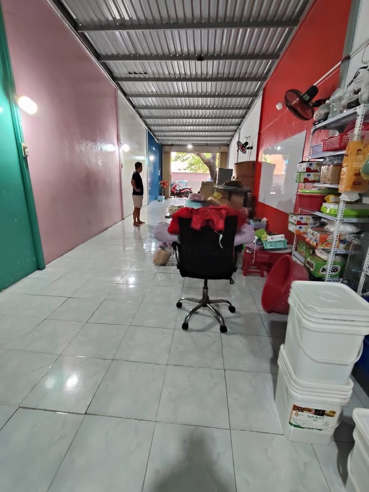 Nhà cấp 4 Tân Phú 90m² giá 4.9 tỷ - Chính chủ lâu năm, hẻm ba gác gần mặt tiền!