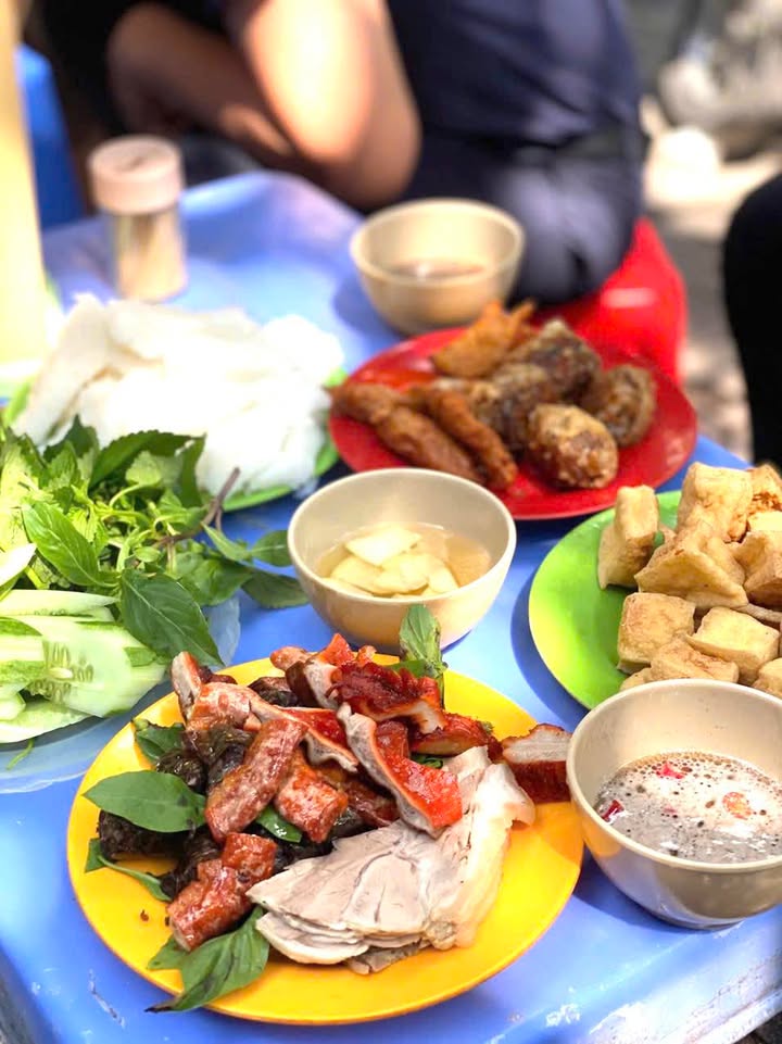 Cho thuê mặt bằng mặt phố Duy Tân 50m² giá 30 triệu - Khu vực sầm uất, phù hợp kinh doanh