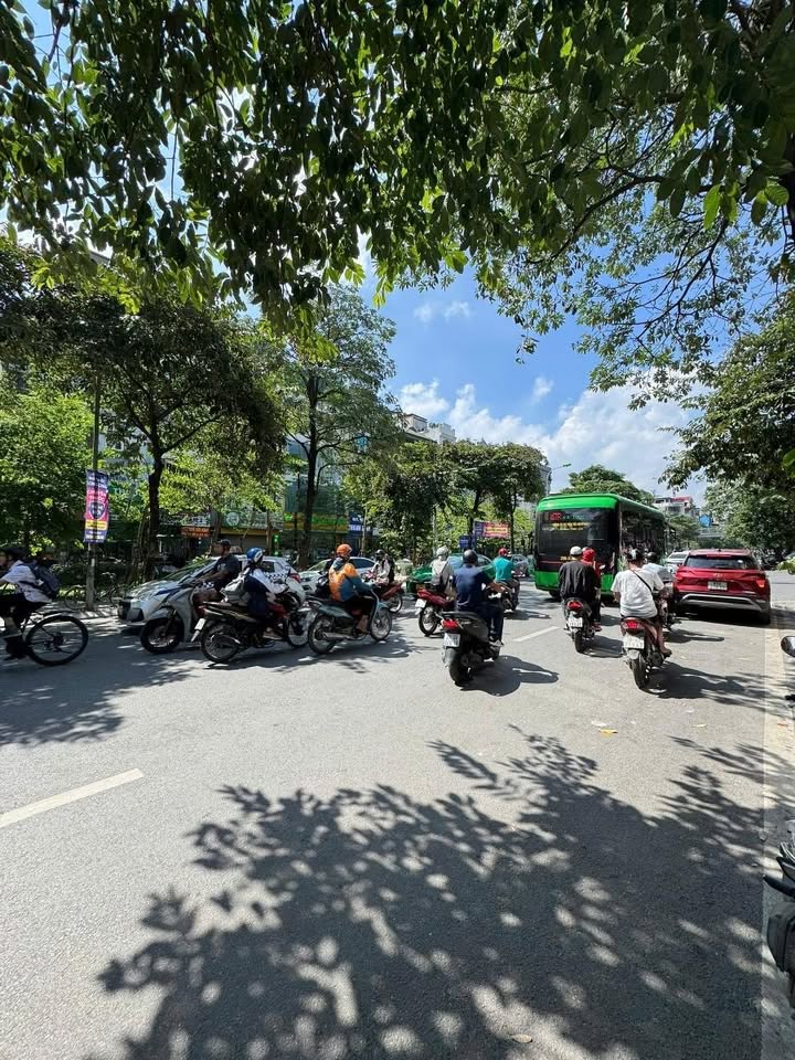 FrontHouse mặt phố Thanh Nhàn 50m² - Vị trí đắc địa, kinh doanh đa dạng!