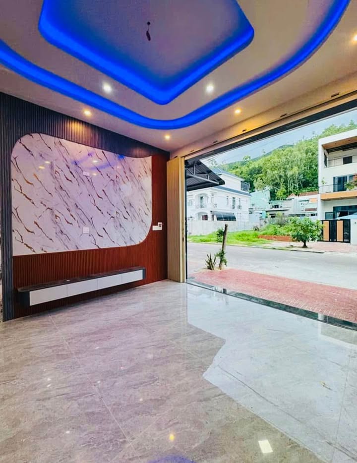 Nhà 3 Tầng Mặt Tiền P. Quang Trung Quy Nhơn 80m² Giá 5 Tỷ - Thiết Kế Sang Trọng, Hiện Đại