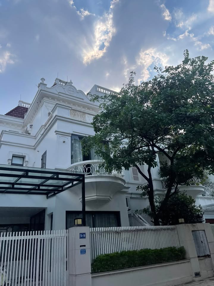 Biệt thự Ciputra Xuân Đỉnh 180m² giá 70 tỷ - Sổ đỏ chính chủ, gara ô tô