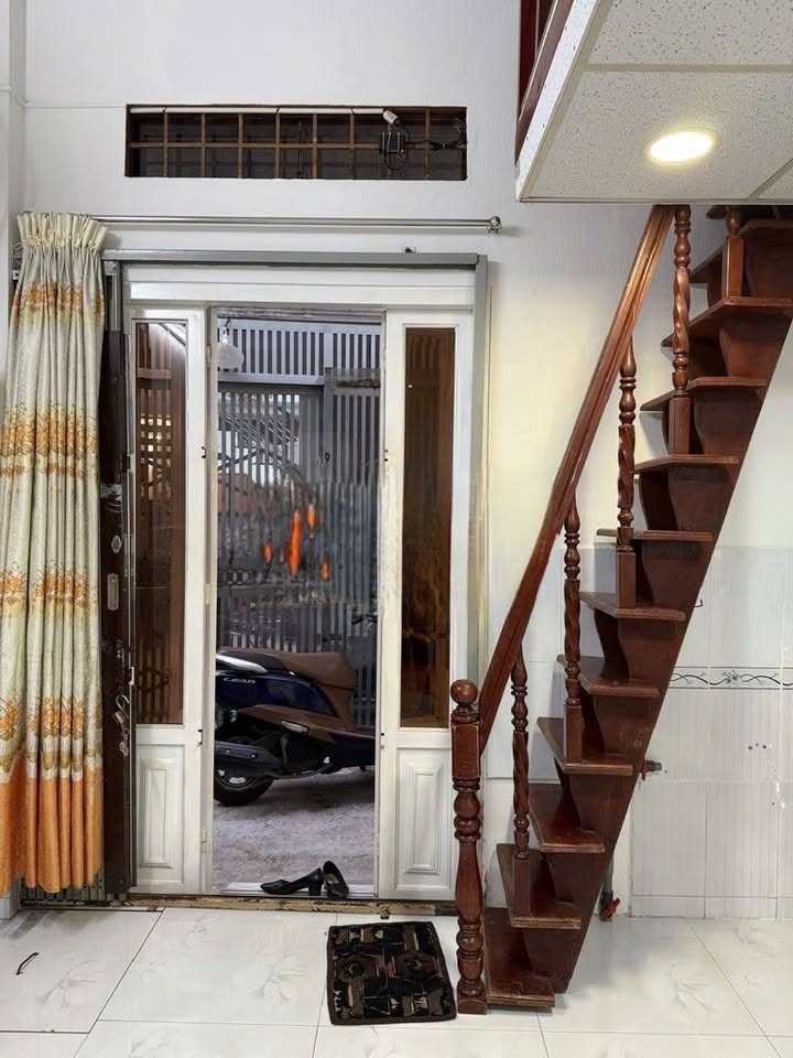 Nhà bán Gò Vấp 13.81m² giá 1.95 tỷ - Sổ hồng riêng, tiện ích đầy đủ!