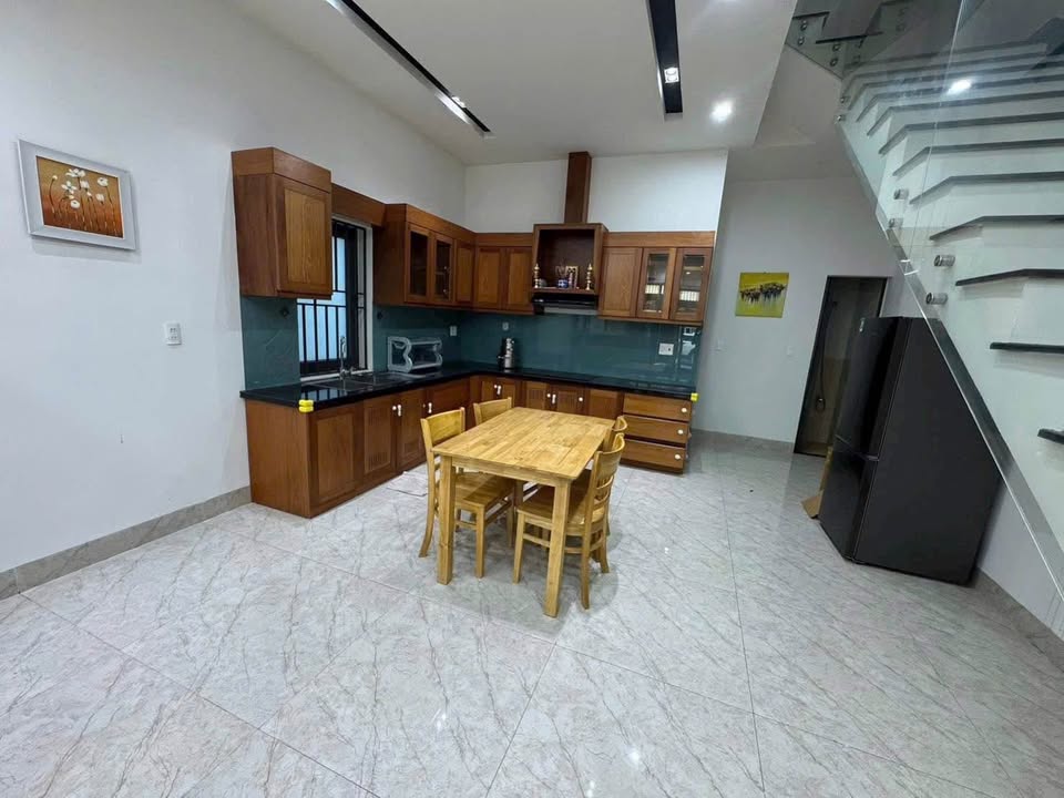 Nhà nguyên căn 3 tầng An Hải Bắc 20 triệu - Thiết kế hiện đại, gần chợ và trường học!