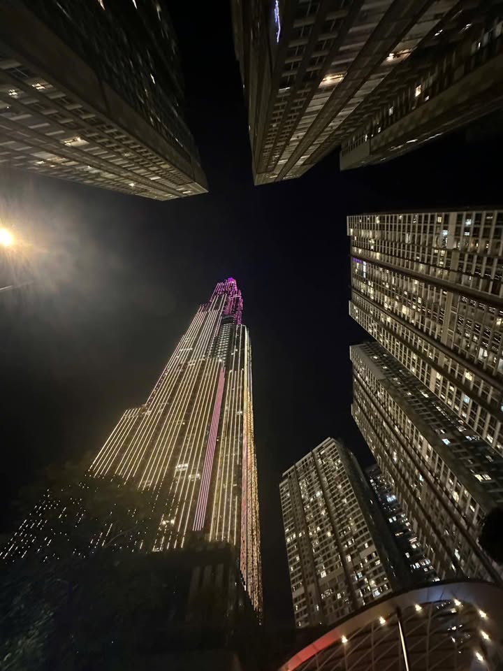 Căn hộ 2PN Landmark, Vinhomes Central Park 79m² giá 10 tỷ - Full nội thất sang trọng!