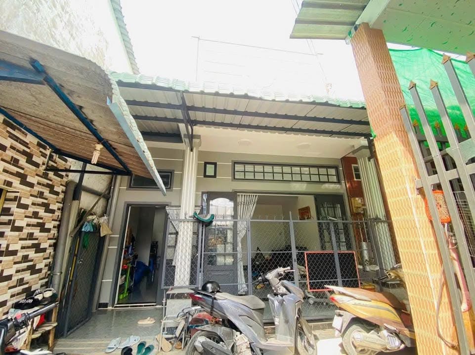 Nhà đẹp hẻm 1 Chợ Trà Nóc 68m² giá 1.35 tỷ - Gần chợ và trường học!