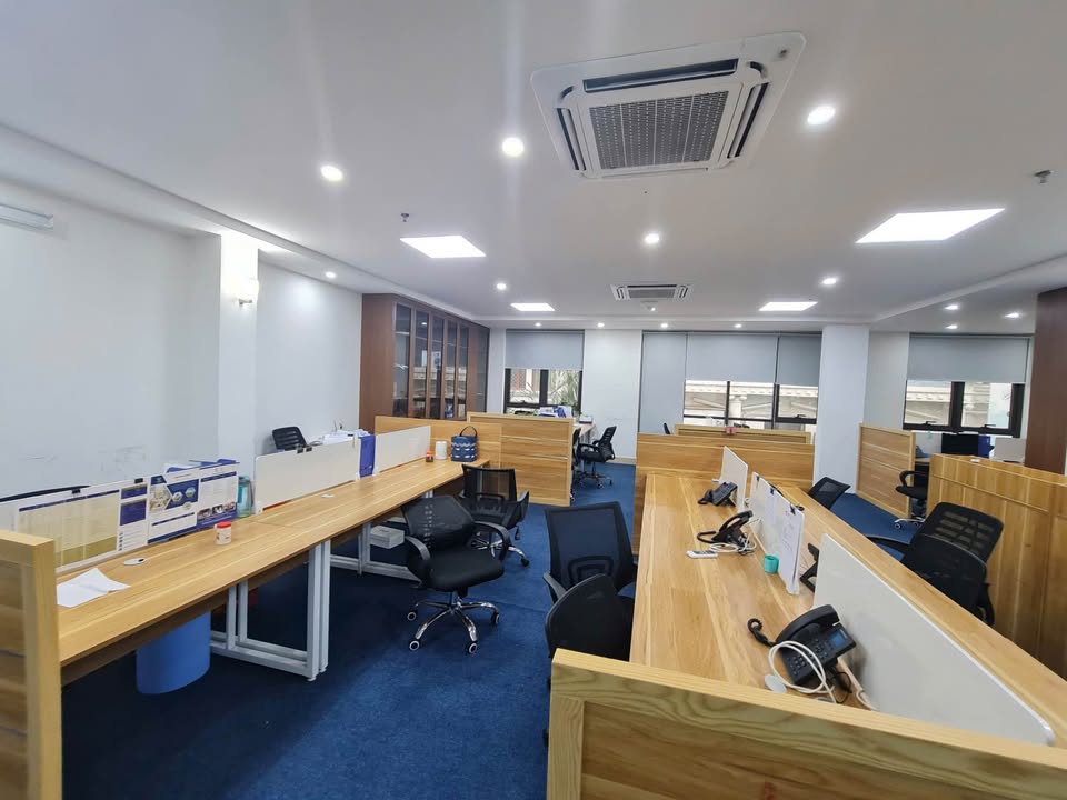 Văn phòng cho thuê Trần Thái Tông Cầu Giấy 160m² giá 35 triệu - Sẵn sàng vào làm việc!