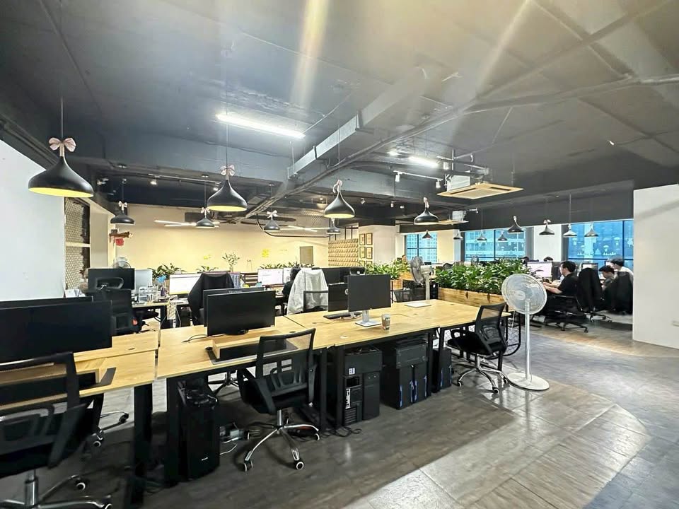 Cho thuê văn phòng Dịch Vọng Hậu - Cầu Giấy 250m² giá 45 triệu - Không gian làm việc lý tưởng!