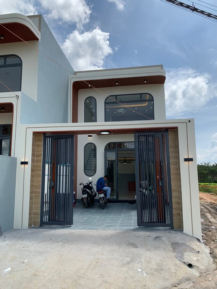 Nhà phố Quảng Tiến Trảng Bom 100m² giá 1 tỷ - Sổ riêng thổ cư, tiện nghi hoàn hảo!