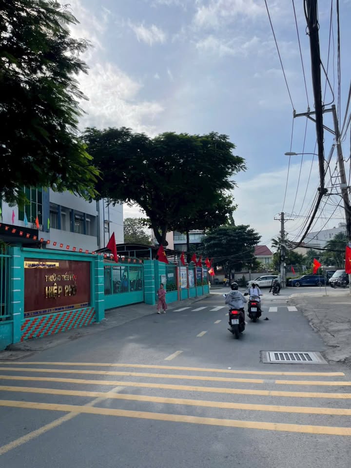 Nhà 1 Trệt 2 Lầu Trương Văn Thành, Quận 9, 56m² giá 8.7 tỷ - Nhà mới đẹp, tiện ích xung quanh