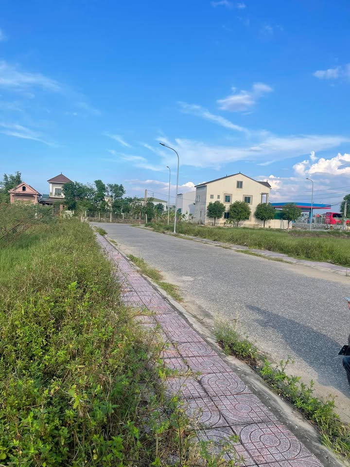 Đất đấu giá Yên Bình Hưng Đông Vinh 142,5m² giá 4.9 tỷ - Vị trí đắc địa, tiện ích đầy đủ!