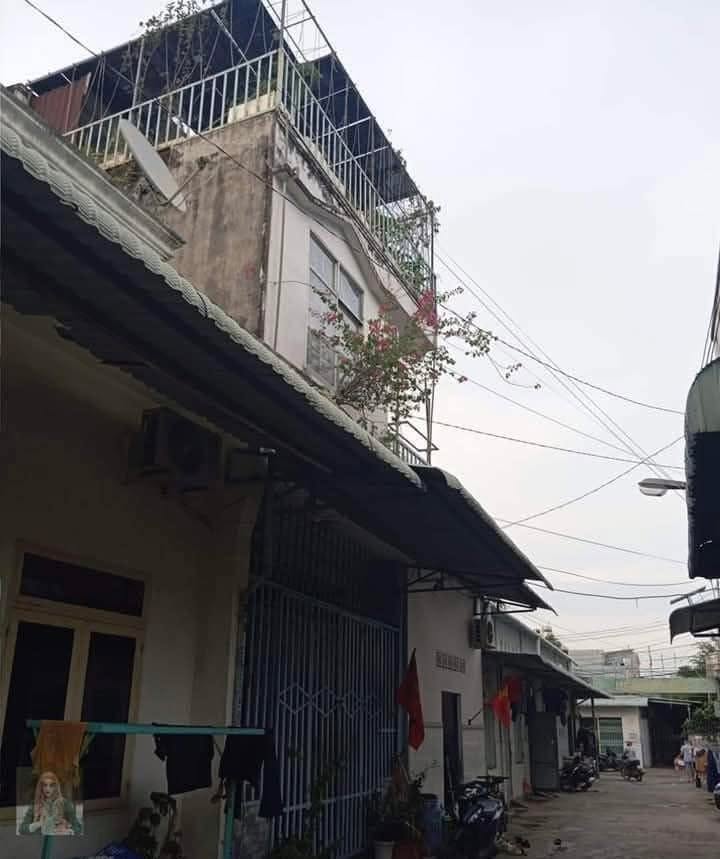 Nhà riêng Dĩ An 43m² giá 3.1 tỷ - Đường rộng ô tô vào tận nơi!