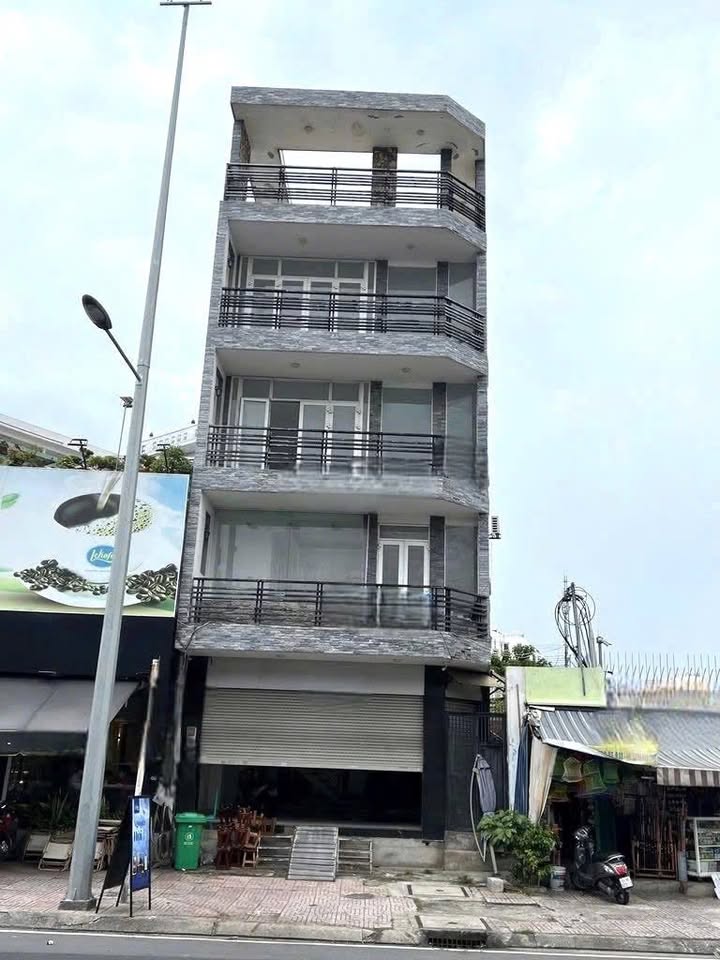 Nhà mặt tiền đường 3/2, Quận 11, Diện tích 168m², Giá 90 triệu - Kinh doanh tự do!