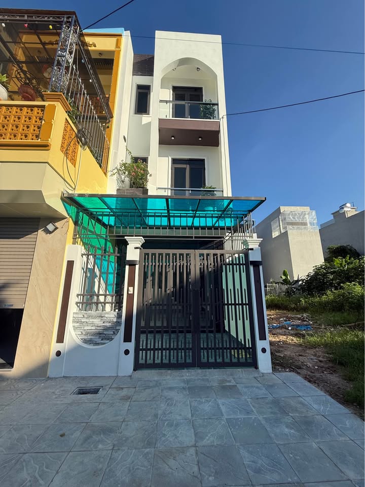 Nhà 3 tầng mặt đường Đặng Tất, Nam Định 72m² giá 4.35 tỷ - Chính chủ bán gấp!