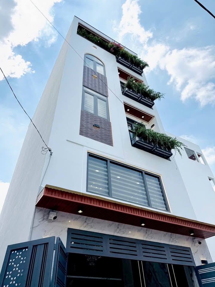 Căn phố đẹp 60m² tại Trung Mỹ Tây, quận 12 - Giá chỉ 6.7 tỷ, sẵn sàng vào ở!