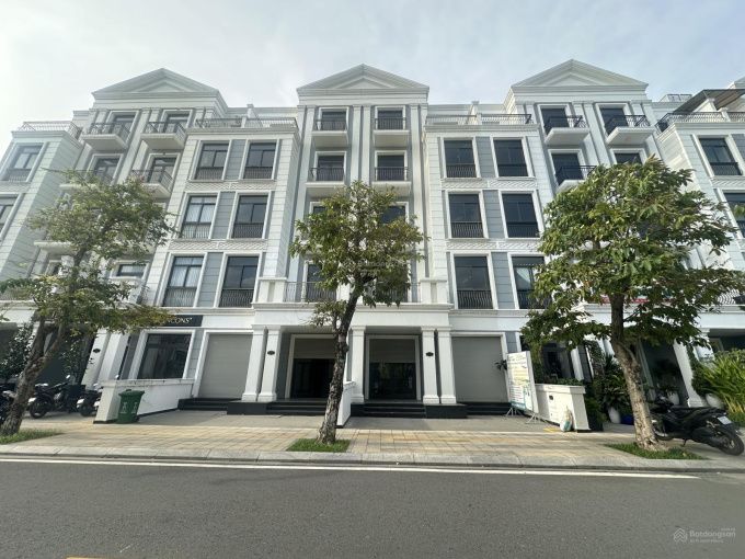Shophouse cho thuê tại Vinhomes Grand Park 180m² giá 55 triệu - Đối diện Vinschool!
