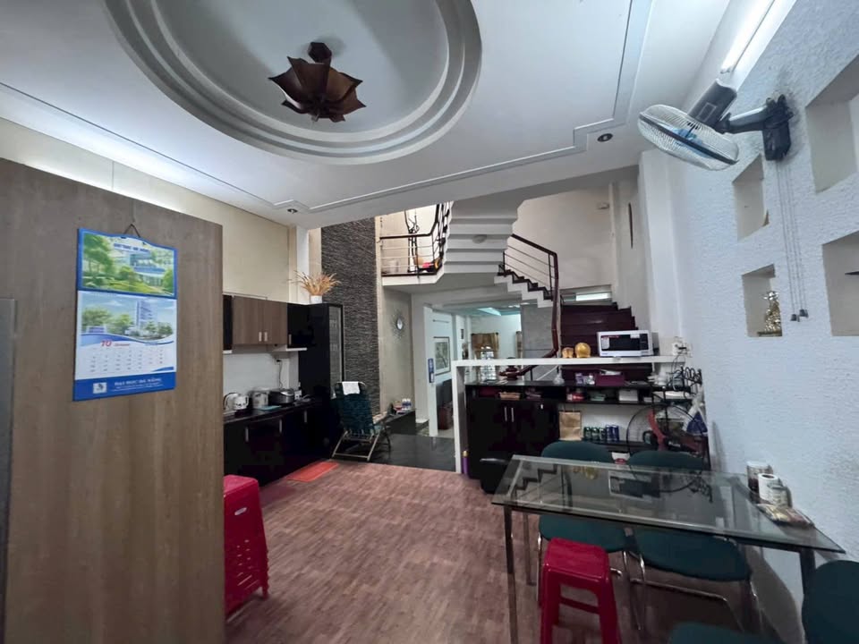 Nhà 3 tầng Nguyễn Khánh Toàn, Hòa Cường Bắc 125m² giá chỉ 9 tỷ - Vị trí đắc địa ngay trung tâm!