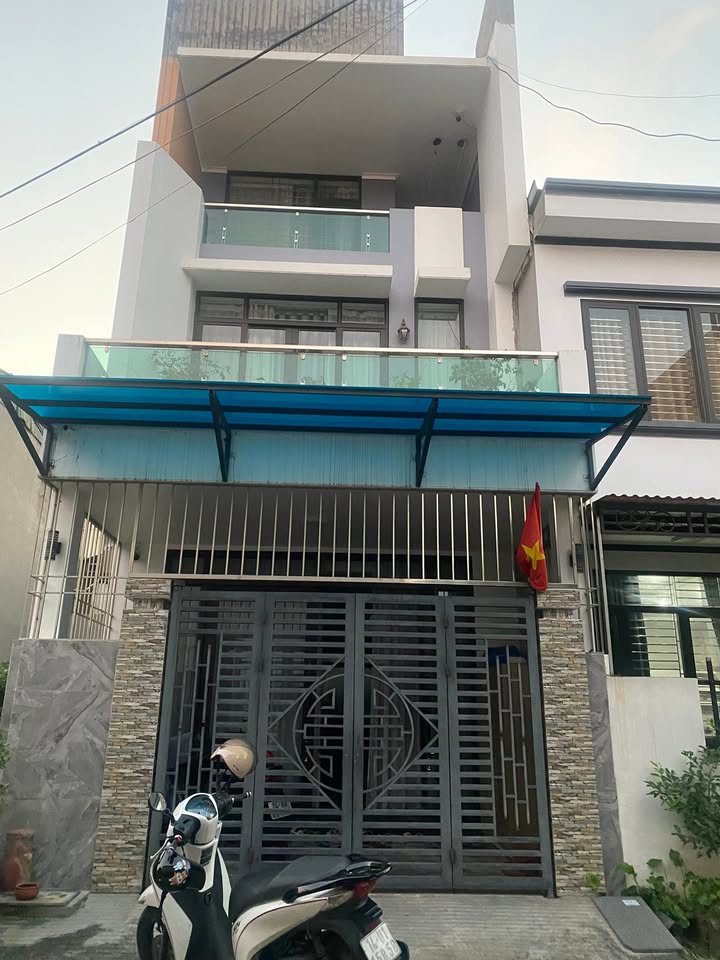 Nhà 3 tầng Cẩm Thạch 72m² giá 3.5 tỷ - Nội thất sang trọng, sẵn sàng ở ngay!