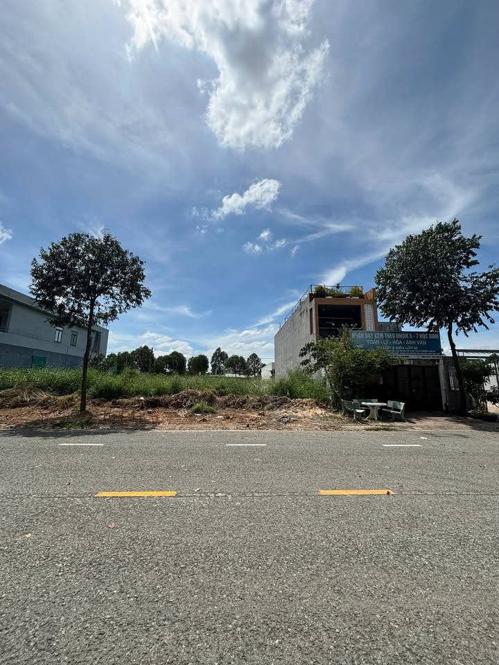 Đất mặt tiền NL17 Bến Cát 5m giá 2.3 tỷ - Cơ hội đầu tư sinh lời!