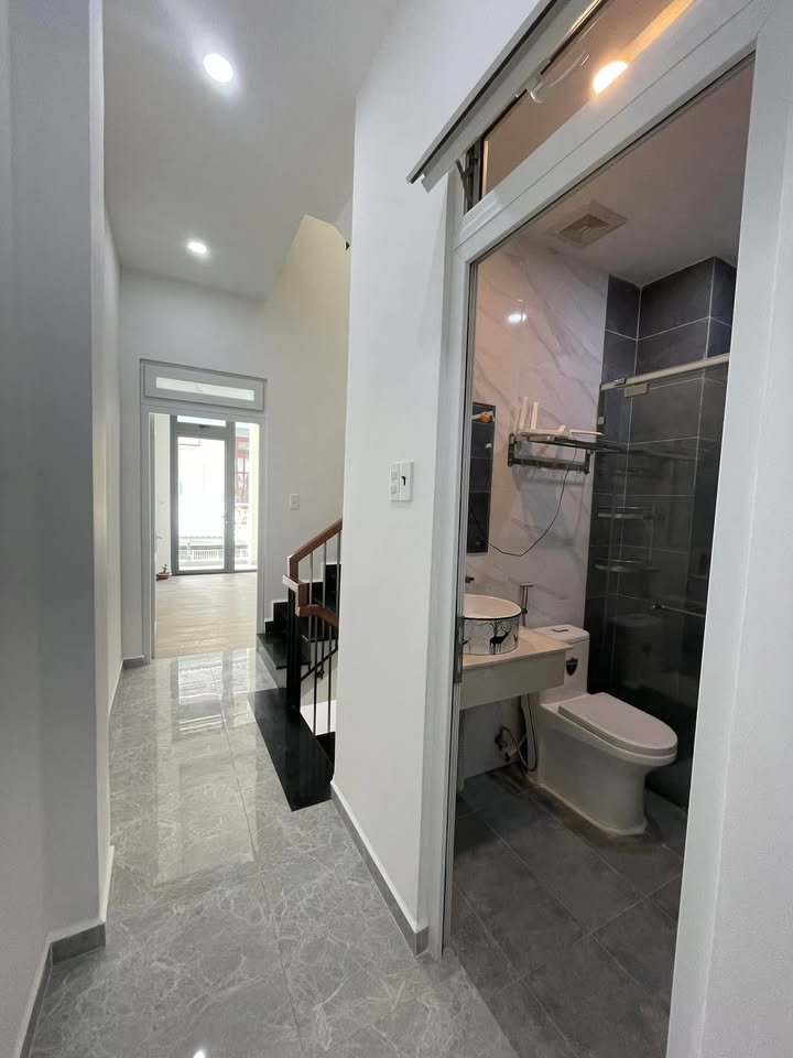 Nhà phố Đà Lạt 65m² giá 5.5 tỷ - Thiết kế hiện đại, sổ hồng chính chủ!