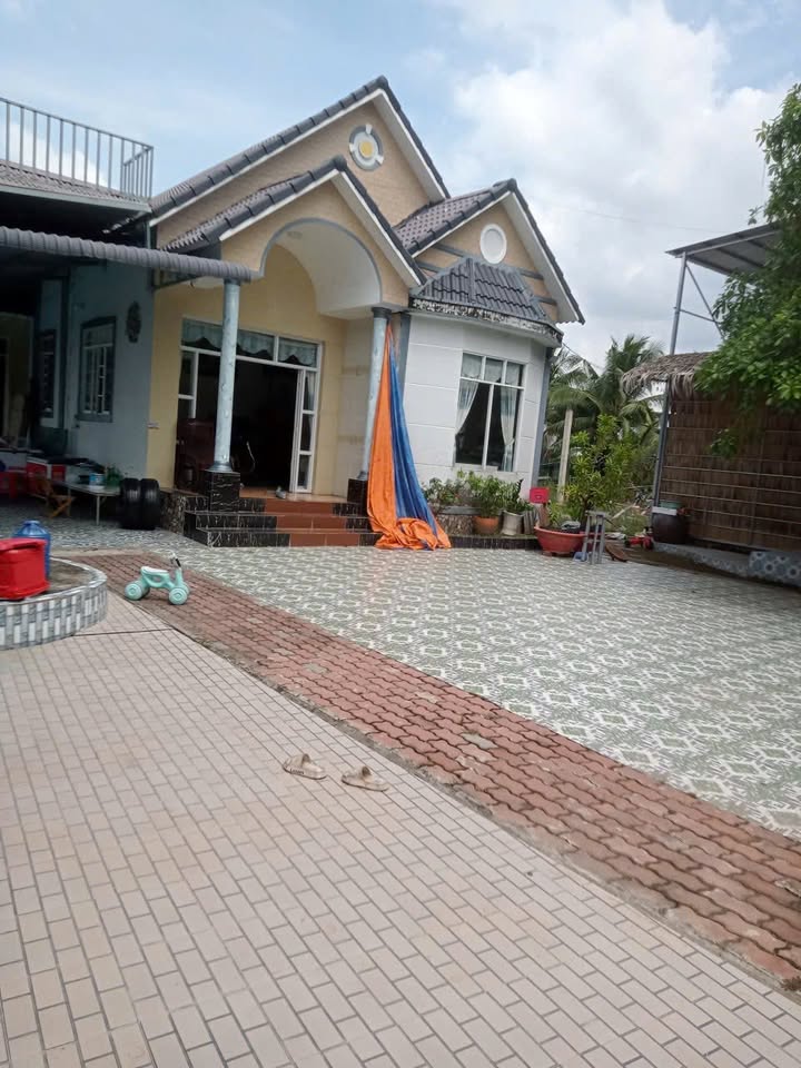 Nhà mái thái mới bán gấp tại Tân Phú Trung, Đồng Tháp - Diện tích 1.380m², giá 2 tỷ!