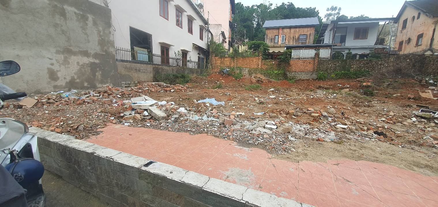 Bán lô đất mặt tiền Trần Nhật Duật Đà Lạt 136m² giá 13,7 tỷ - Vị trí hiếm, tiềm năng tăng giá!