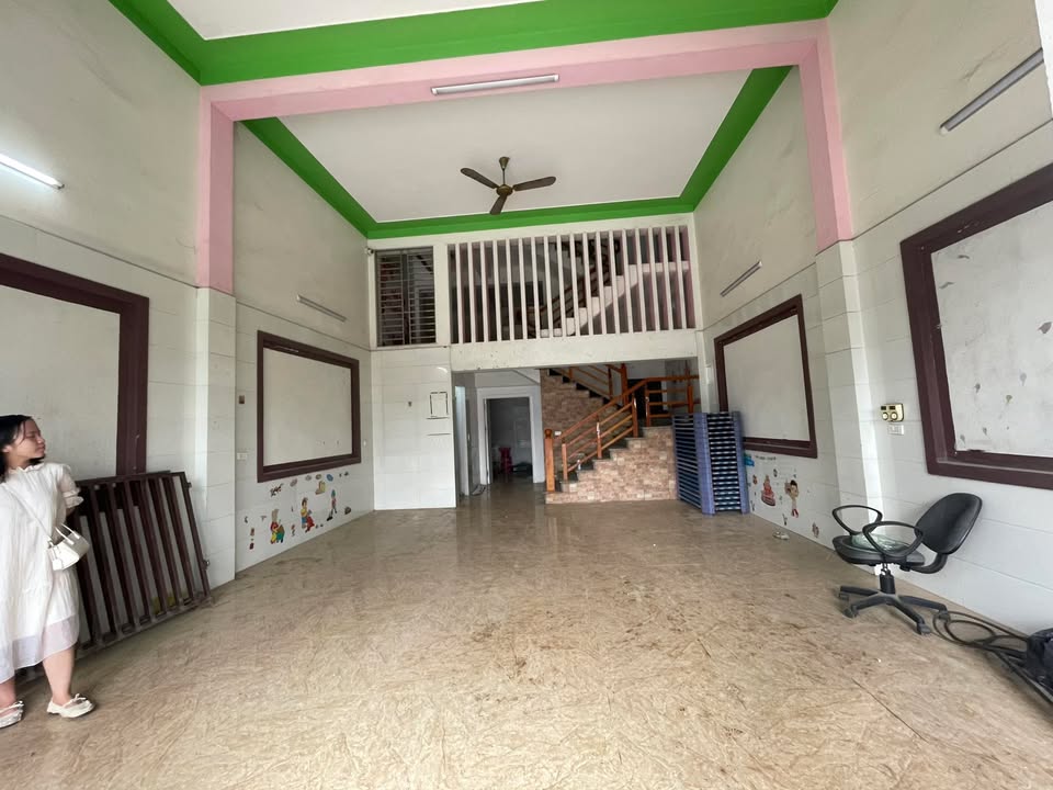Nhà 3 tầng mặt đường Nguyễn Trường Tộ, Vinh 100m² chỉ 10 triệu/tháng - Vị trí lý tưởng cho kinh doanh!
