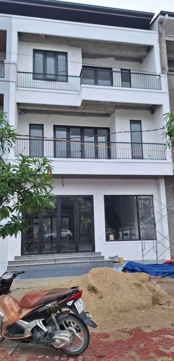 Nhà nguyên căn 3 tầng tại Trường Vinh 144m² giá 15 triệu - Nhà mới đẹp, vào ở ngay!
