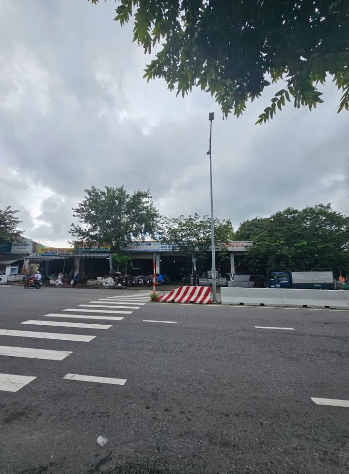 Đất mặt tiền Hoàng Văn Thái 864m² - Vị trí sầm uất, cơ hội đầu tư tuyệt vời!