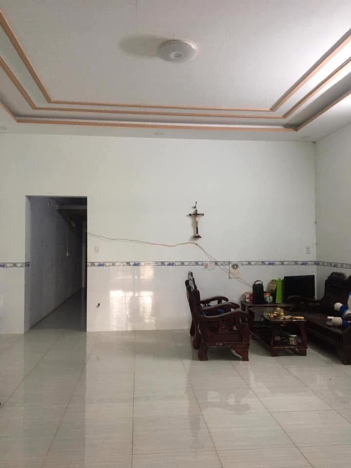 Nhà riêng Trảng Bom 300m² giá 1.4 tỷ - Sổ chung, gần chợ và trường học!